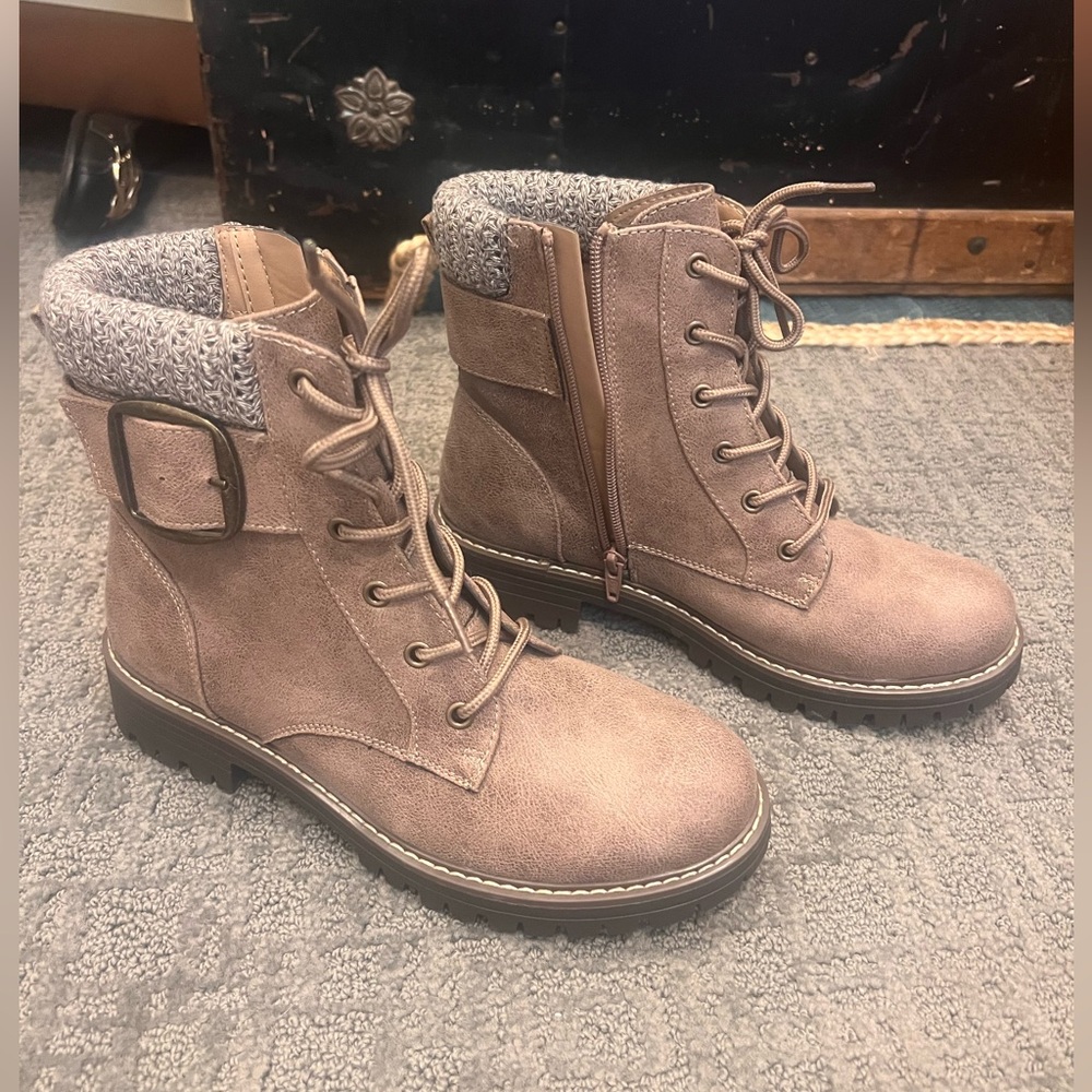 Women's Brown Lace-Up Accent with Zipper Ankle Boots